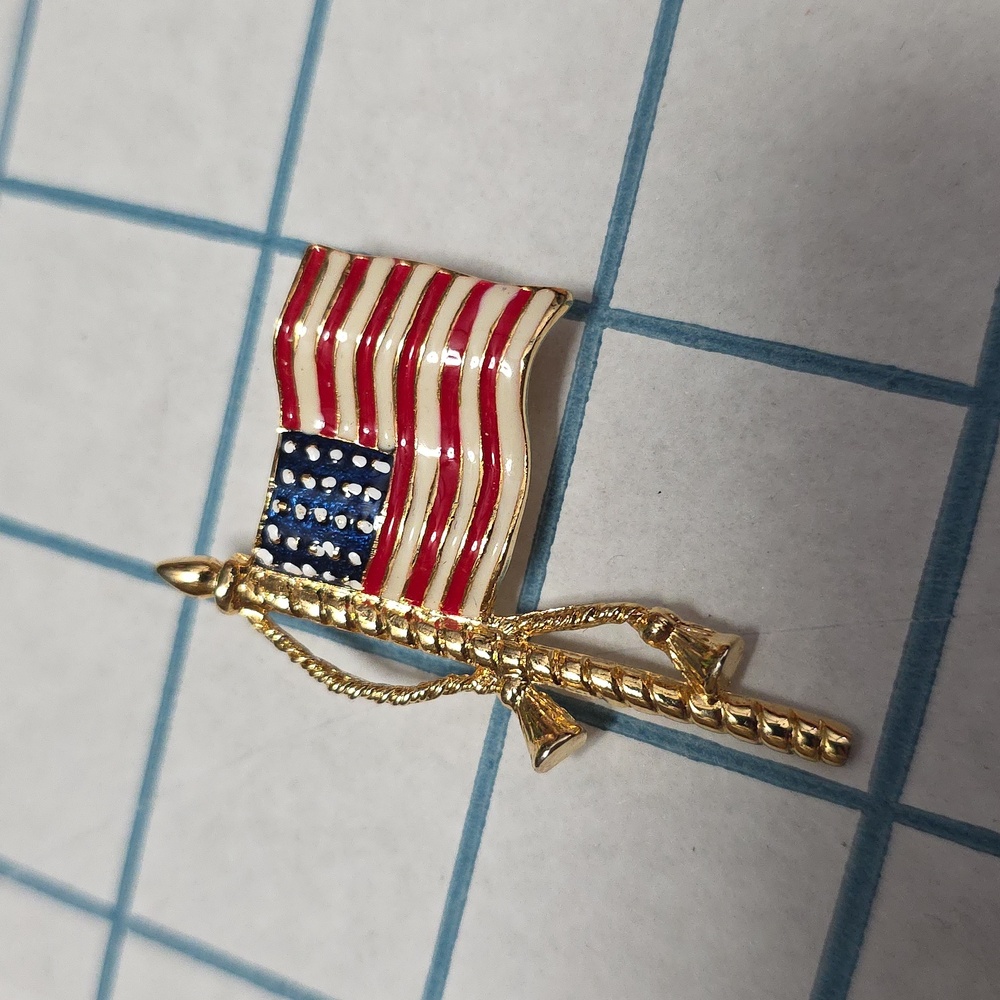 American Flag Red White Blue‎ Enamel Gold Tone Metal Brooch Vintage